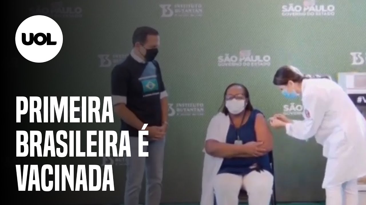 Enfermeira Mônica Calazans é a primeira brasileira vacinada após aprovação da Anvisa