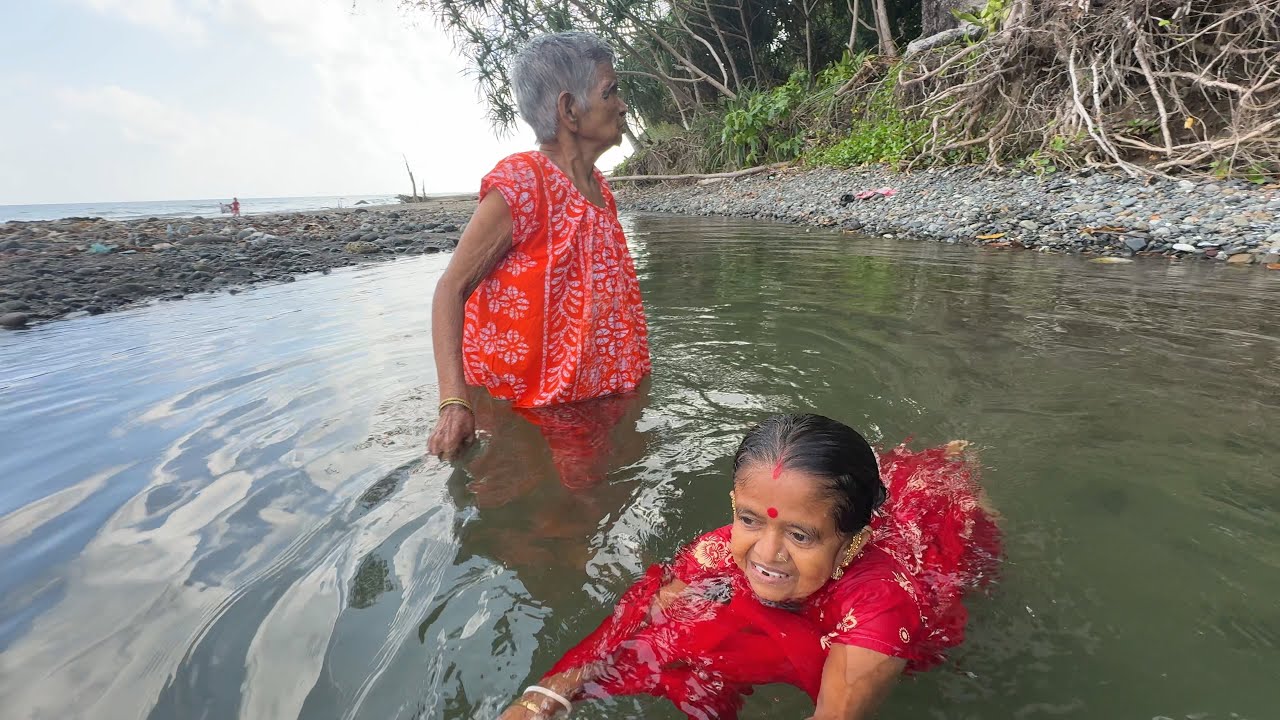 সাগরে  পিকনিক বানাতে এলাম Shagor a pic banate elam