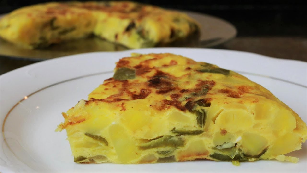 Tortilla española con cebolla y pimientos
