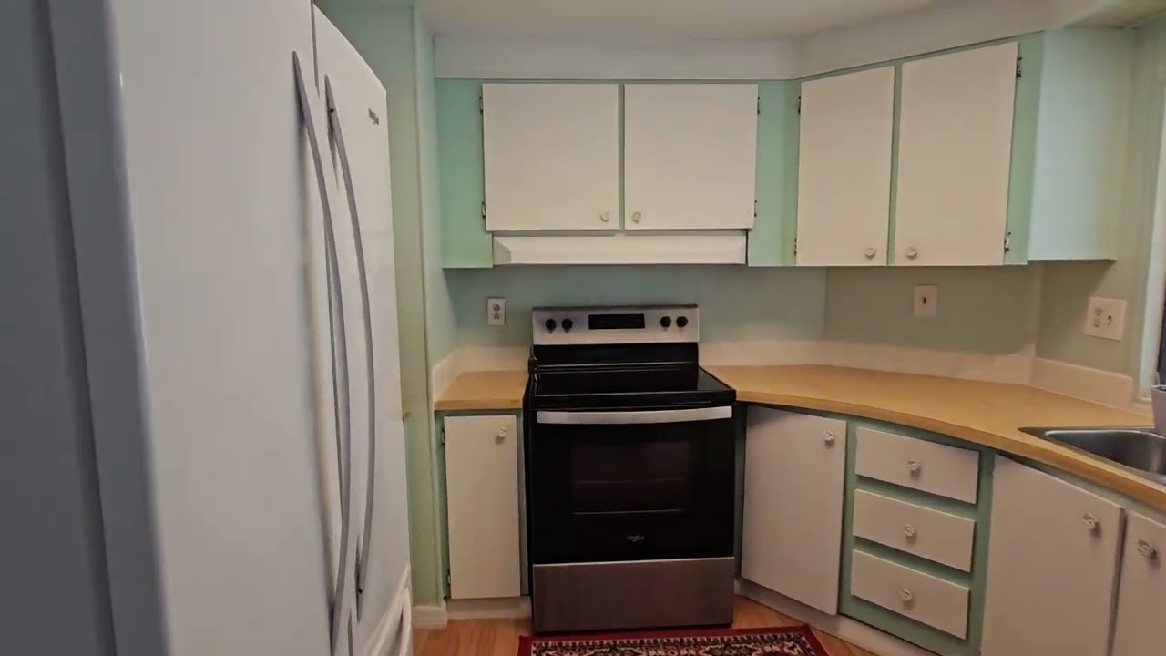 Furnished 55+ Resort 2/2  Large Lanai 407 Summerhill Dr Valrico FL $35,900lot rent $944 813-230-1200