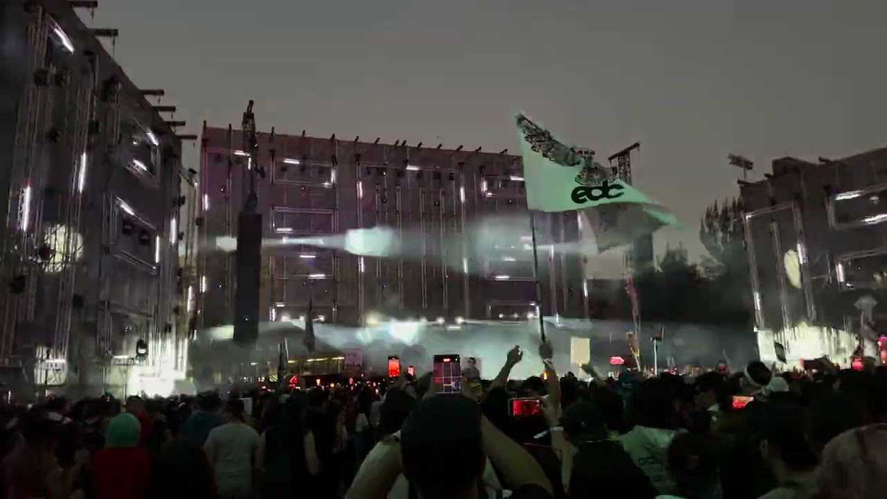 Sara Landry @ EDC Mexico 2024 - Inicio de set (4k)