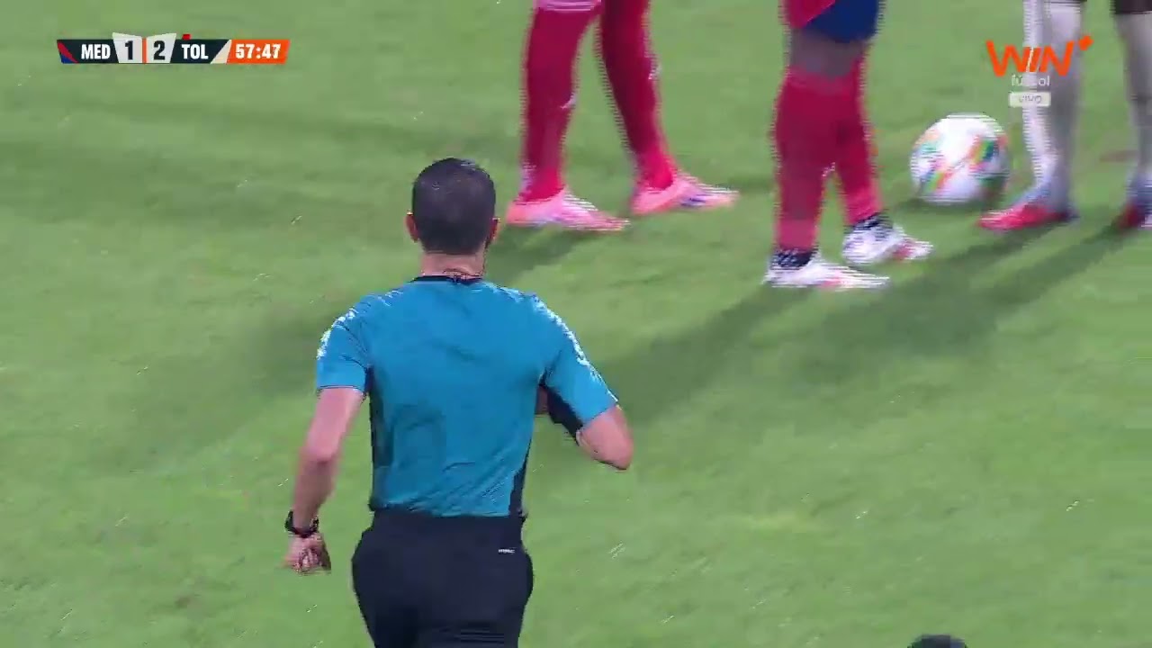 ⚽🔴 ¡Tolima se queda con nueve jugadores! ¡Elan Ricardo se fue expulsado! #LALIGAxWIN