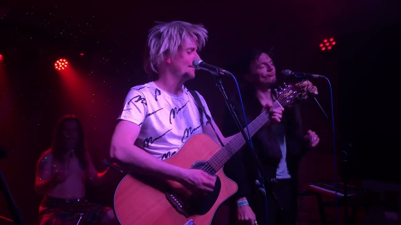 Rühös Foxi - A lány @Robot, 22.04.20.