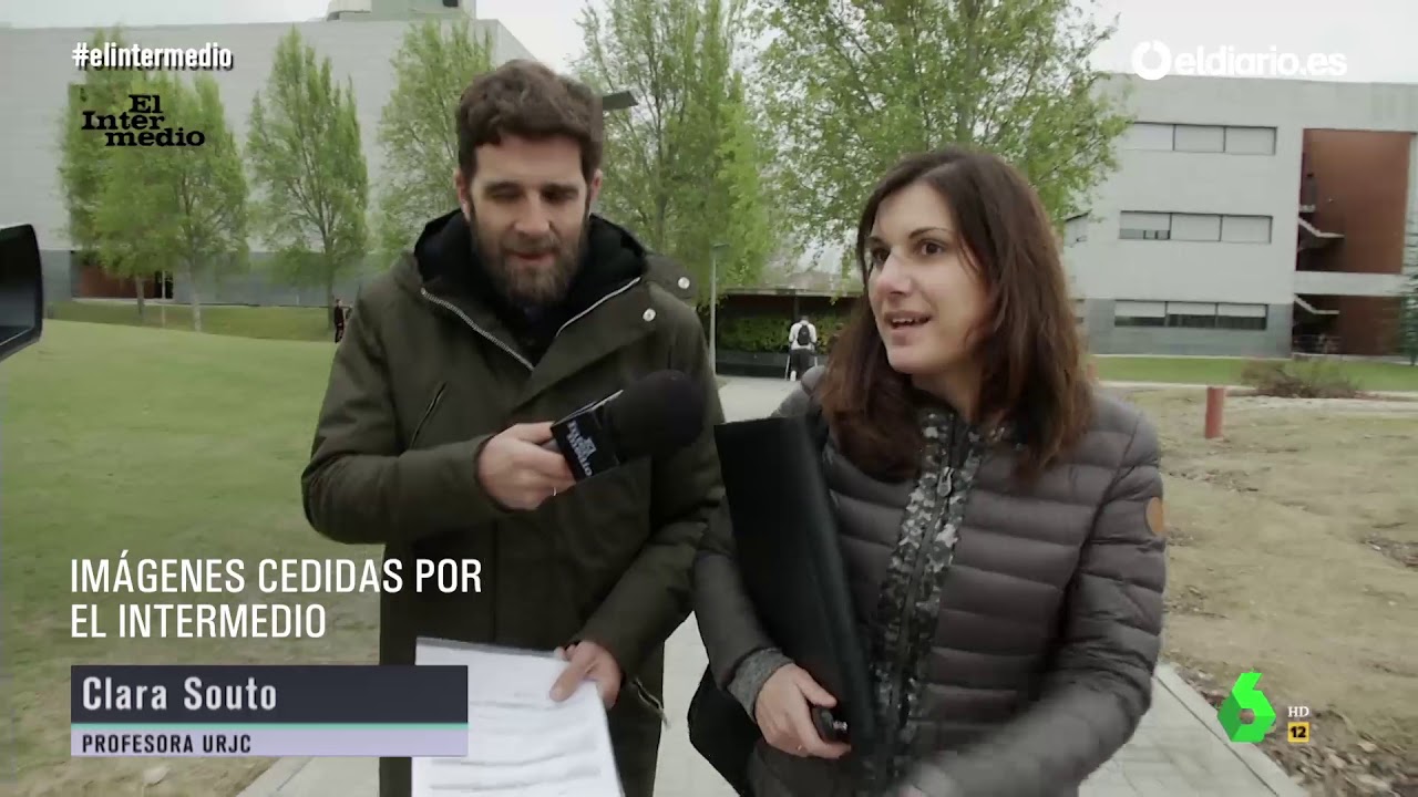 Una profesora de la URJC esquiva las preguntas de Gonzo sobre su firma