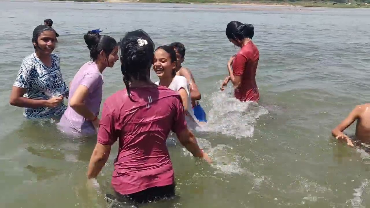 बच्चों और परिवार के साथ मां नर्मदा जी के स्नान आनंद , मां रेवा तट गडरवास 19/5/23
