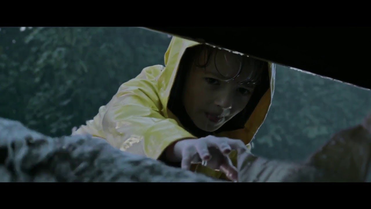 It: A Coisa - Georgie conversa com o palha&ccedil;o Pennywise (Cena do Bueiro) Legendado HD
