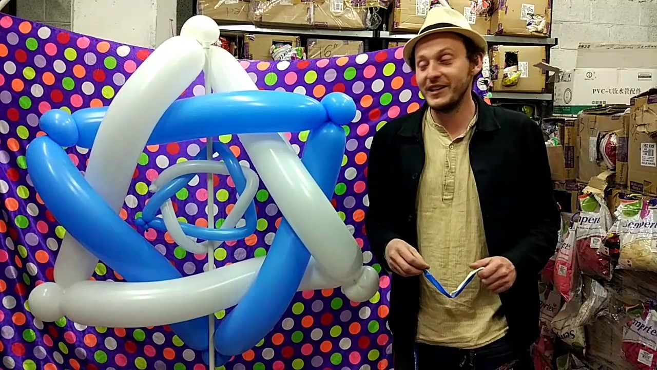 מגן דוד מבלוני צורות לכבוד יום העצמאות David Star  out of  balloons for Israel Independence Day a