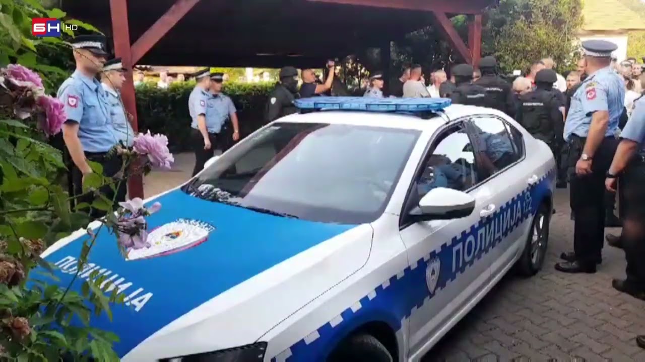 POLICIJA MILIČEVIĆA SPROVODI U BANJALUKU! Građani ga dočekali u dvorištu skandiranjem!