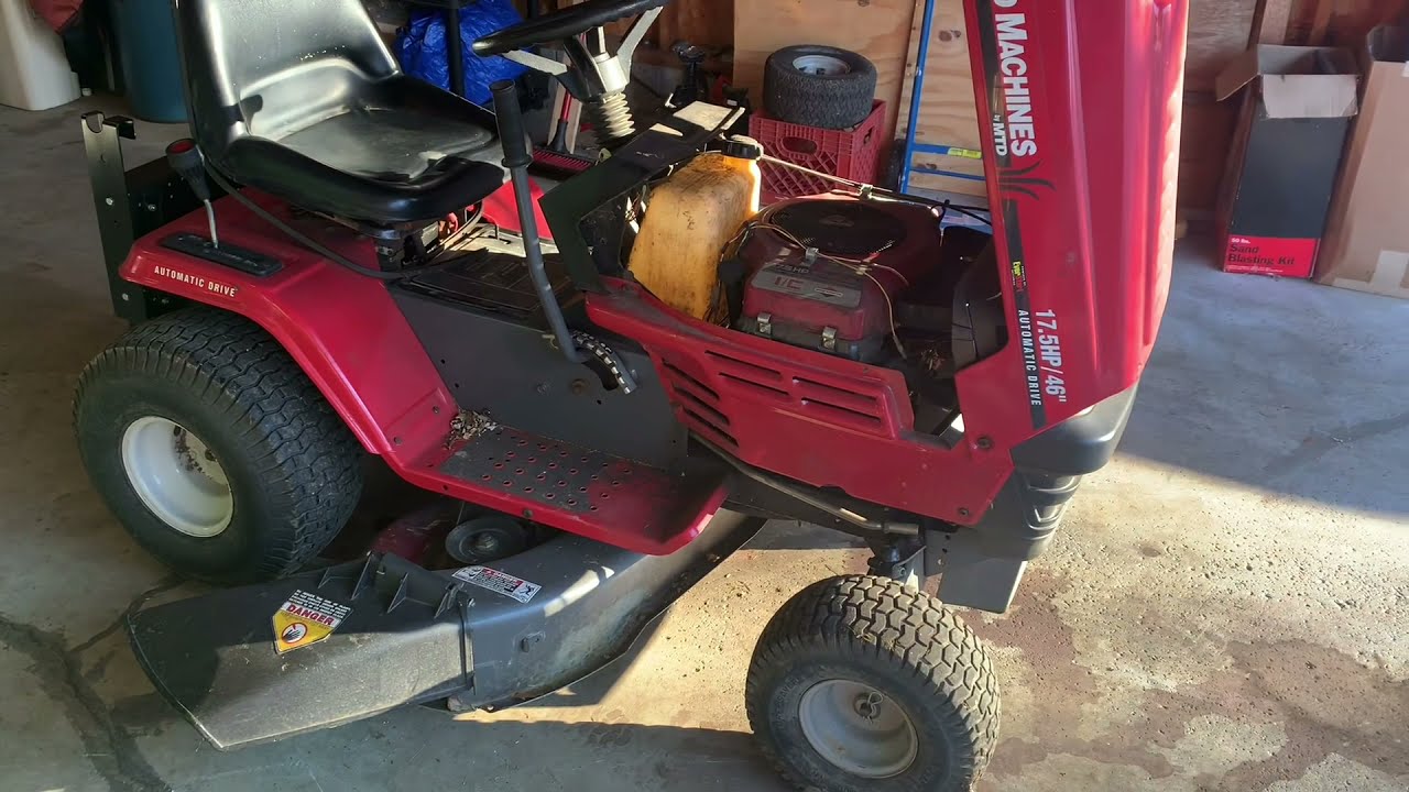 Как снять настил с 46-дюймовой садовой машины MTD 17.5 Twin Briggs & Stratton