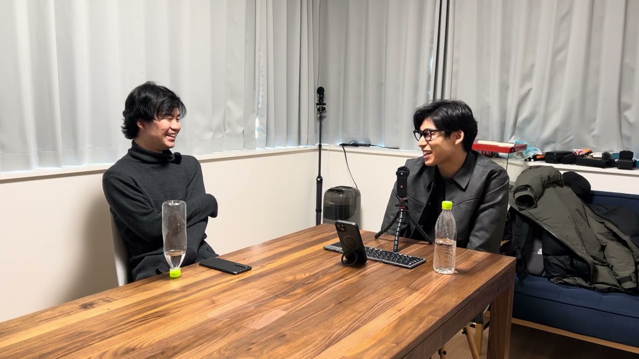パイロットと管制官が使ってる電話機って雑音入りすぎじゃない？