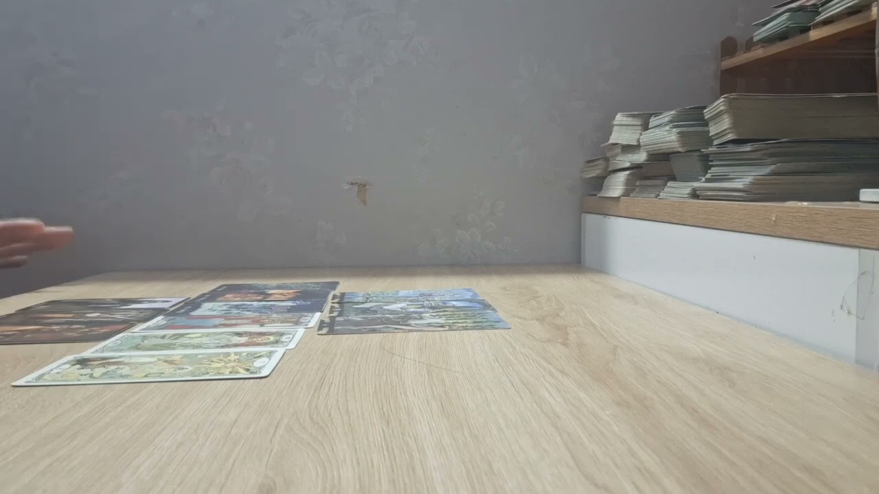 Chọn 1 tụ bài: CÓ AI ĐANG THÍCH BẠN KO? NẾU CÓ, HỌ LÀ AI? 🤨 Tarot (timestamp dưới video)