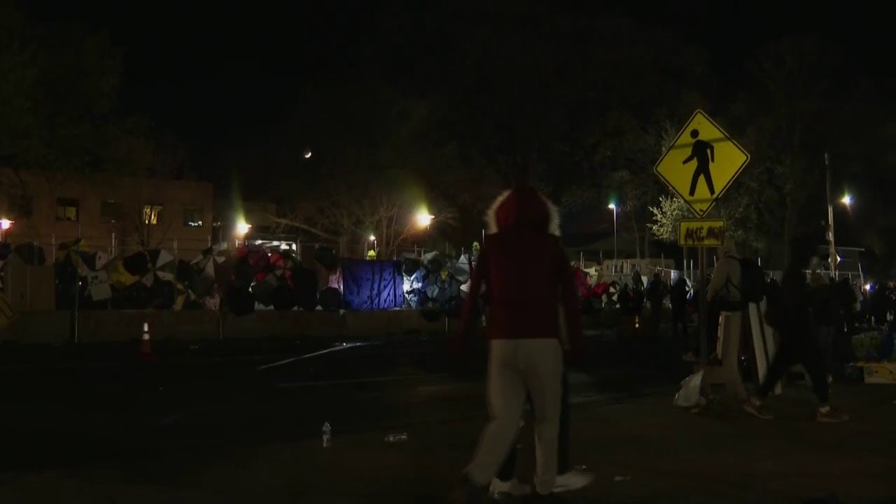 Daunte Wright protest outside of a Minneapolis police station