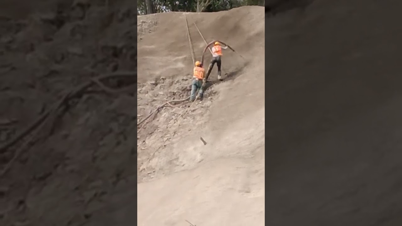 colocación de ancla de 6 metros en talud y lanzando concreto vía seca , sostenimiento de taludes