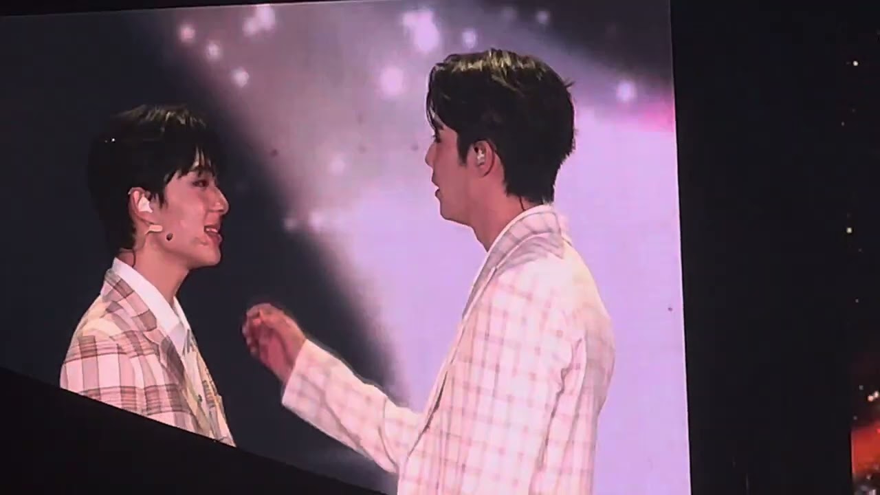 Zee x Nunew - ดาวหางฮัลเลย์ (crying) @ ZeeNunew 1St Concert DAY-1