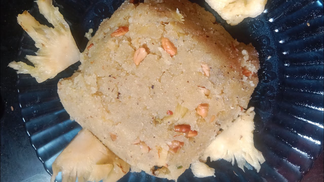 #मऊसूत अननस घालून केलेला रव्याचा गोड🍍