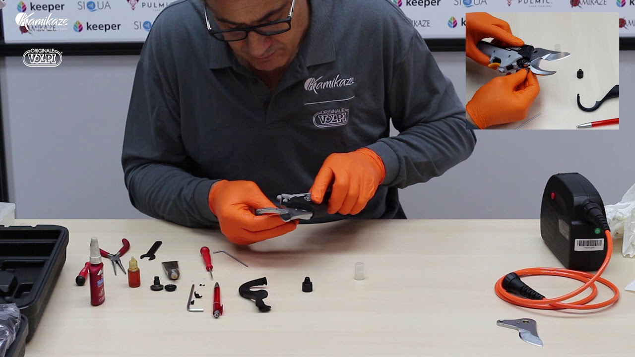 Sostituzione lama - Linea da taglio elettronica professionale