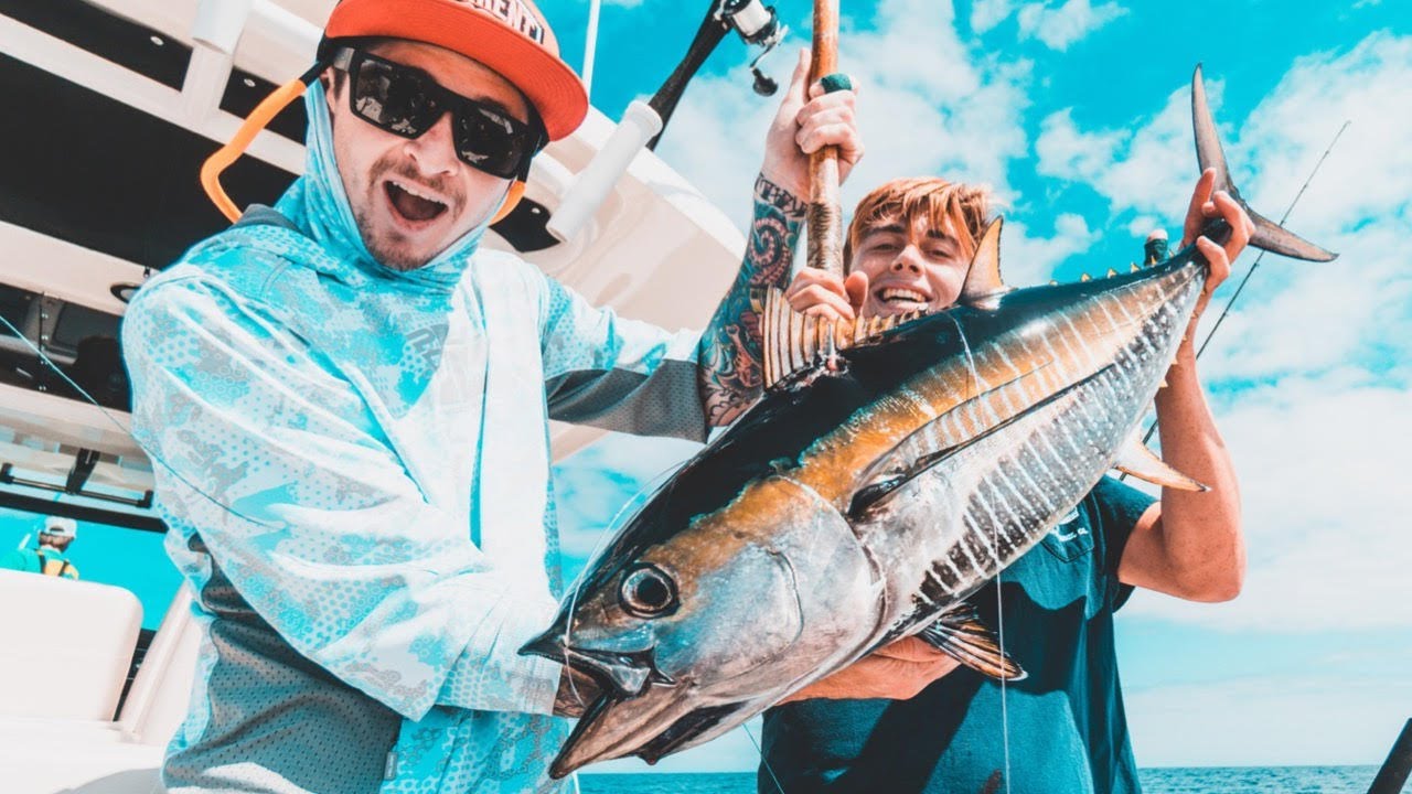 CRAZY Yellowfin Tuna Fishing in Southern California! (Trolling and Popper Fish on Dolphin)