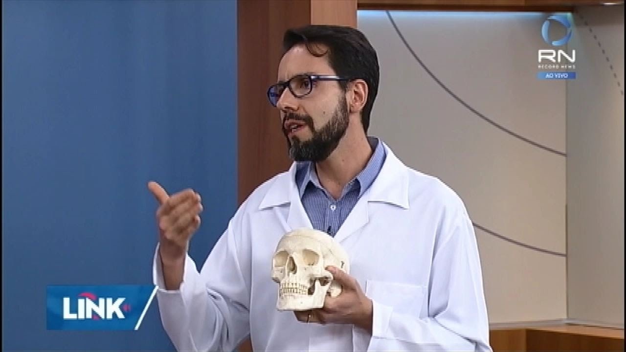Dentista Flávio Farias tira dúvidas sobre a retração da gengiva
