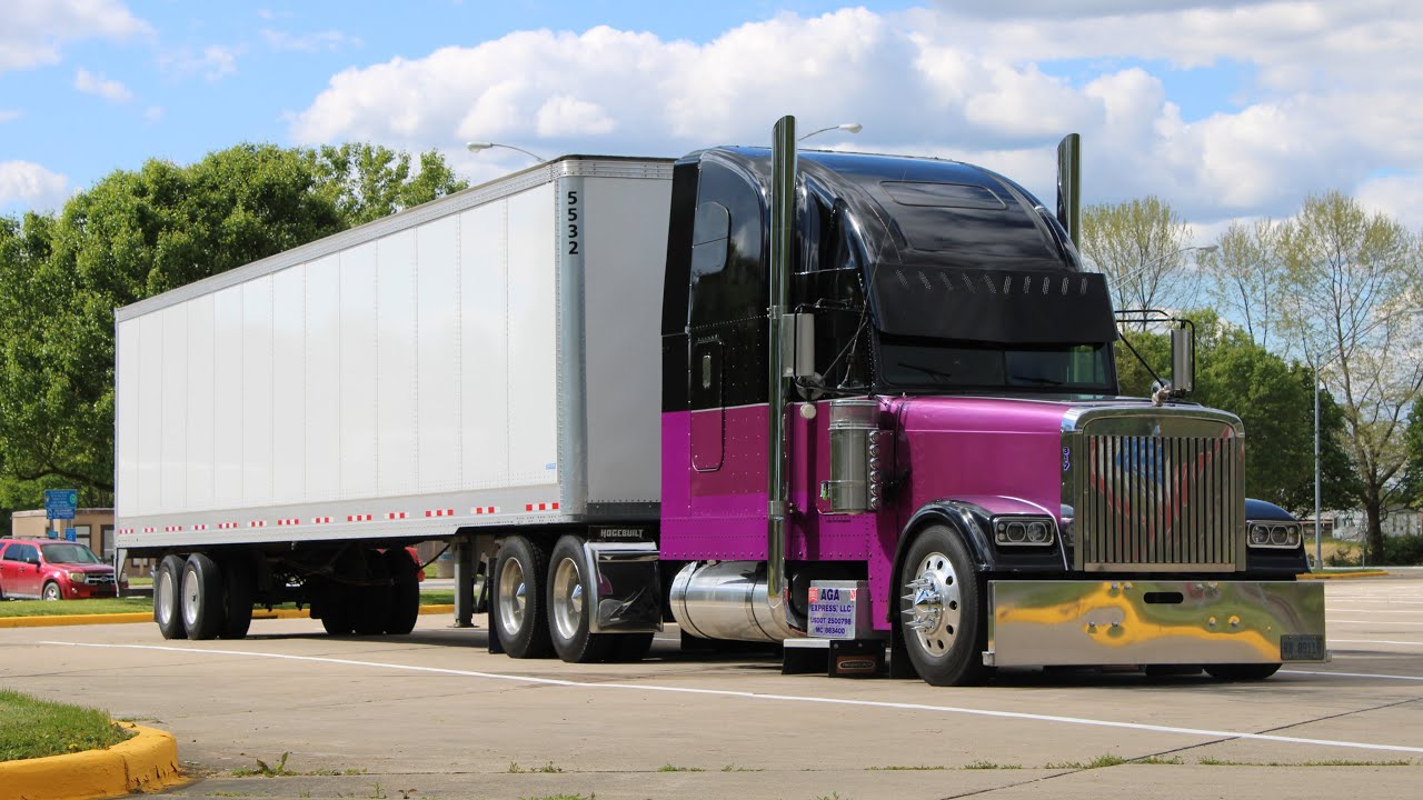 Freightliner Classic XL |13 Speed Twin Stick AUX | Straight Piped Detroit Diesel | Pure Sound