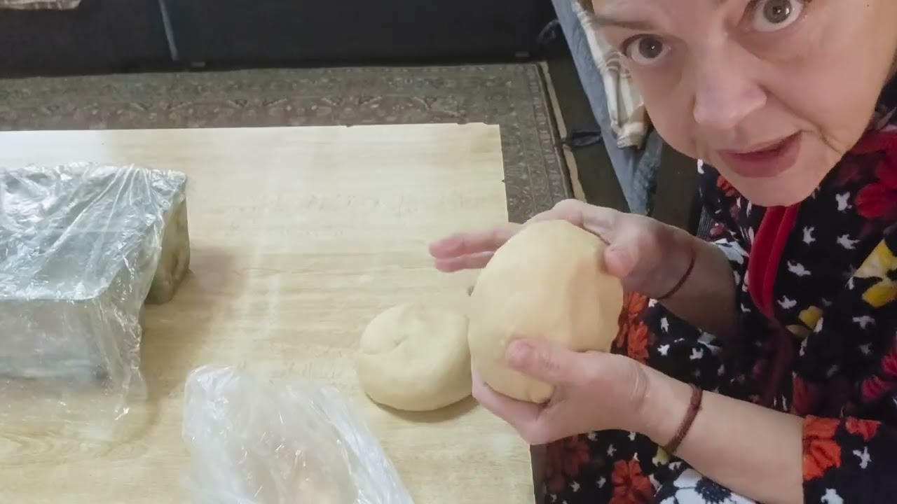 3ч фкусная минутка-испекла и пробую с жареной картошечк да с маринованым огурчиком,и солёный помидор
