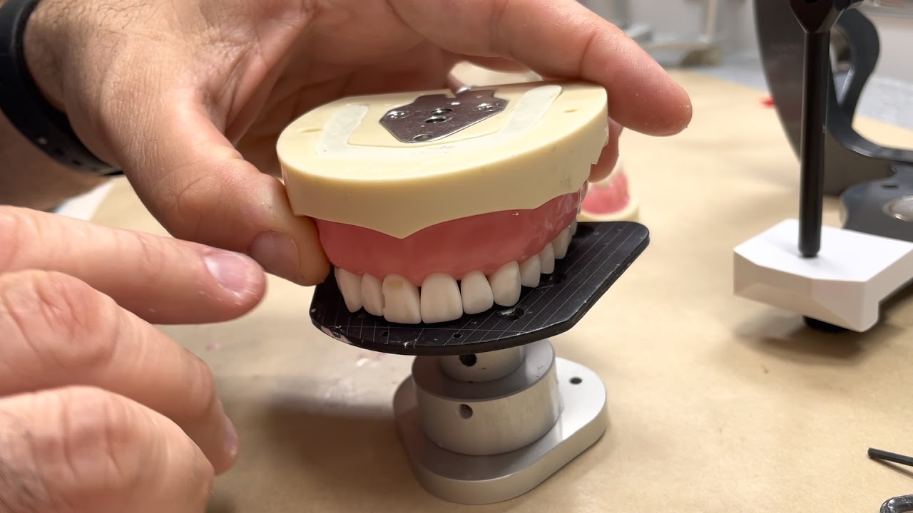 Universal Occlusal Stand (Universal Mounting Table)