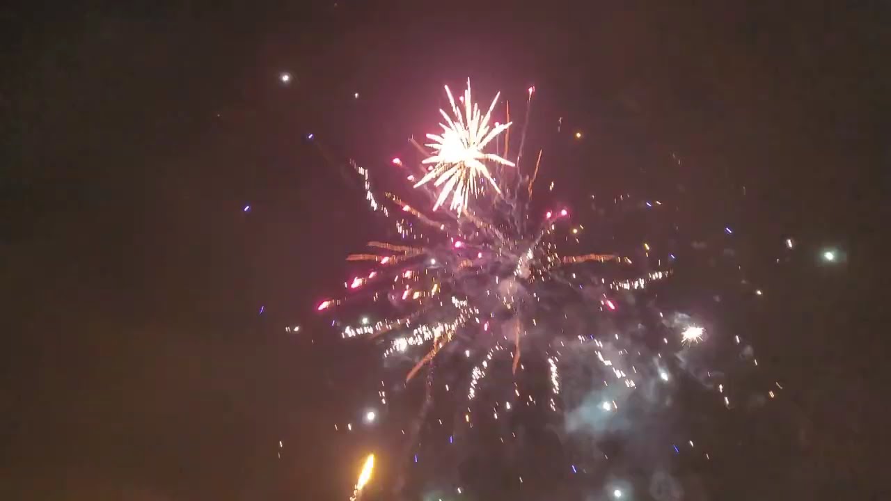 Riptide | Wollf Vuurwerk | 20 MM | 120 Shots | Mini compound