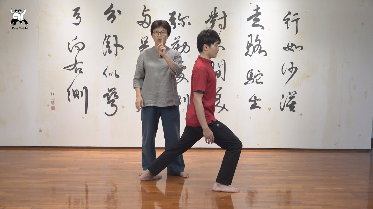 髖關節如何放鬆?透過練習三段式大弓步來訓練髖關節、膝蓋到腳底的穩定度。