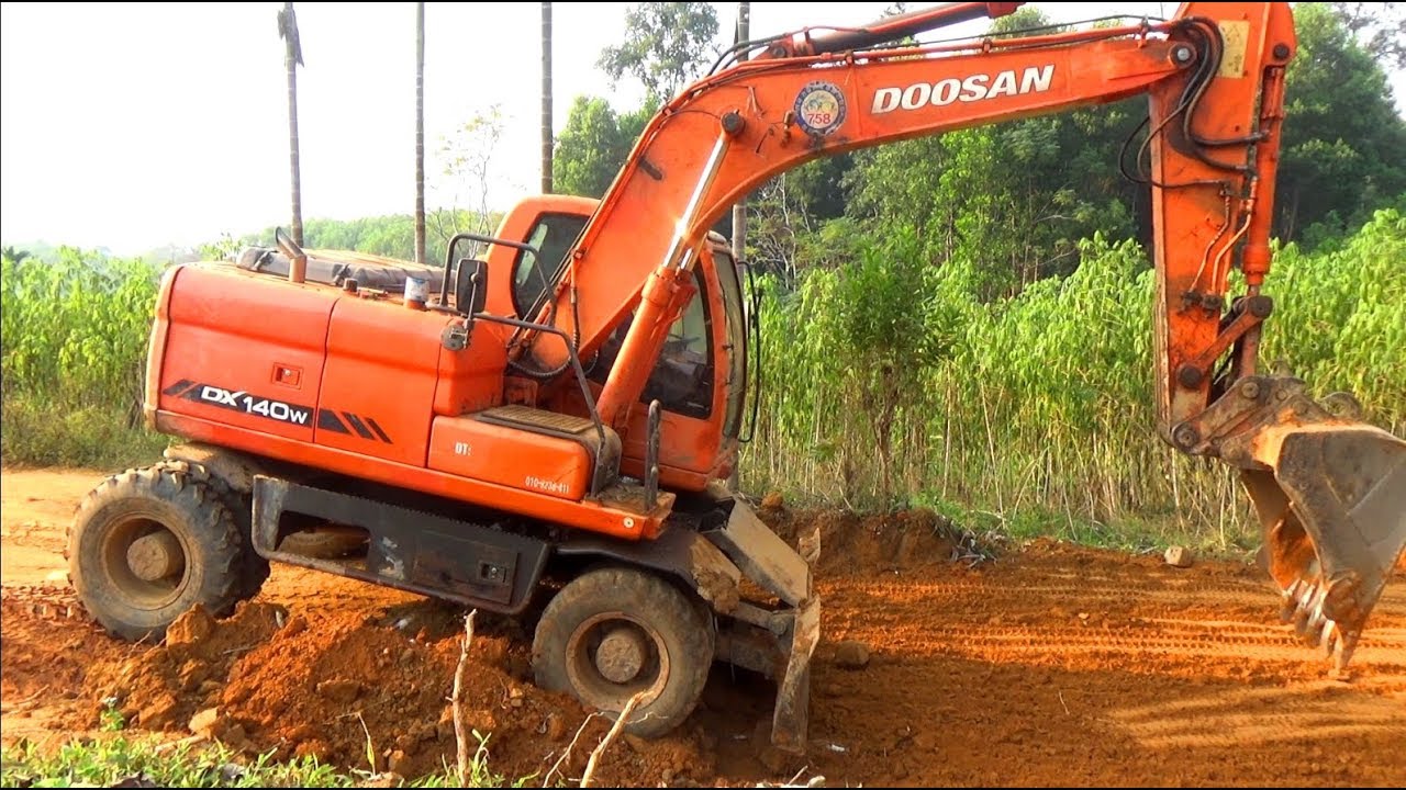 MÁY XÚC CẨU MÚC ĐẤT XE BEN CHỞ ĐẤT MÚC ĐẤT LÀM ĐƯỜNG TRÊN ĐỒI CAO (Excavators) | TinTin Boys