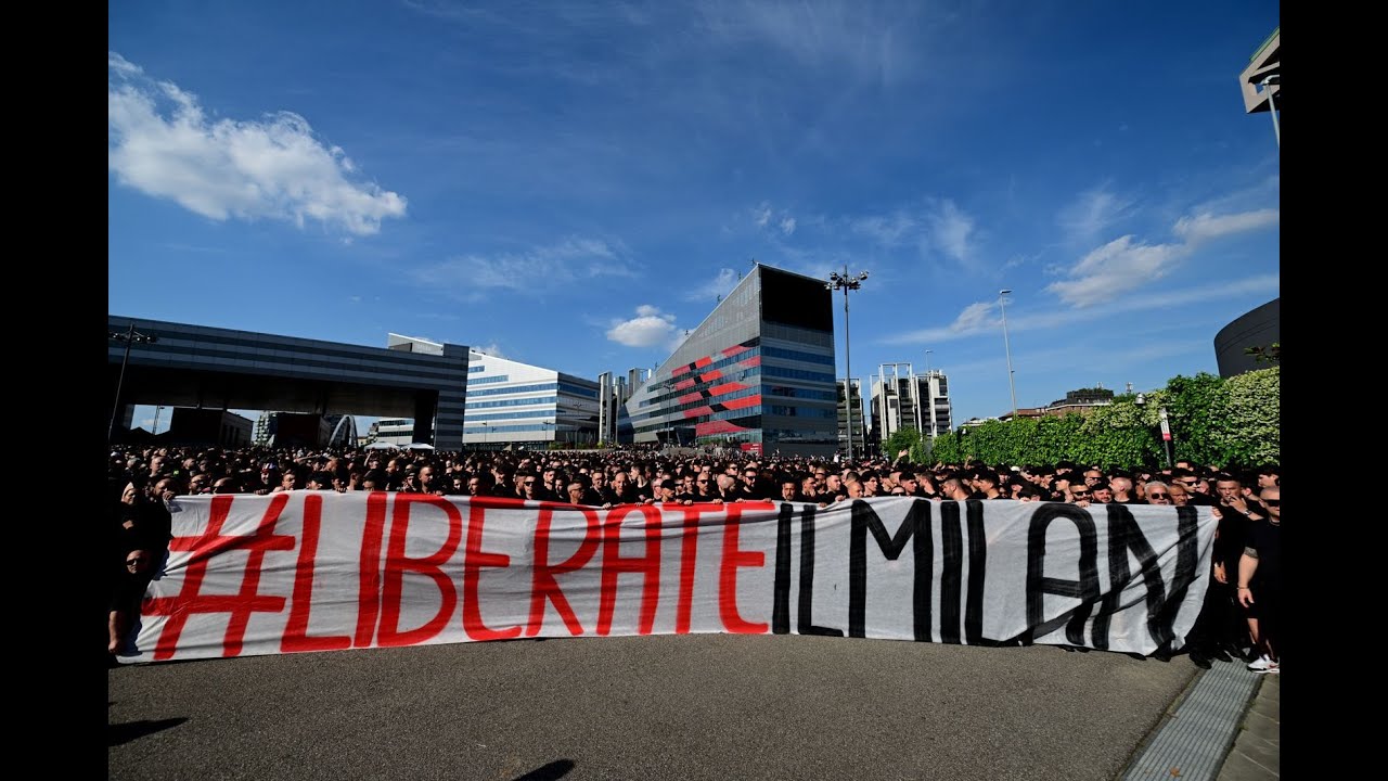 LA CONTESTAZIONE A CASA MILAN