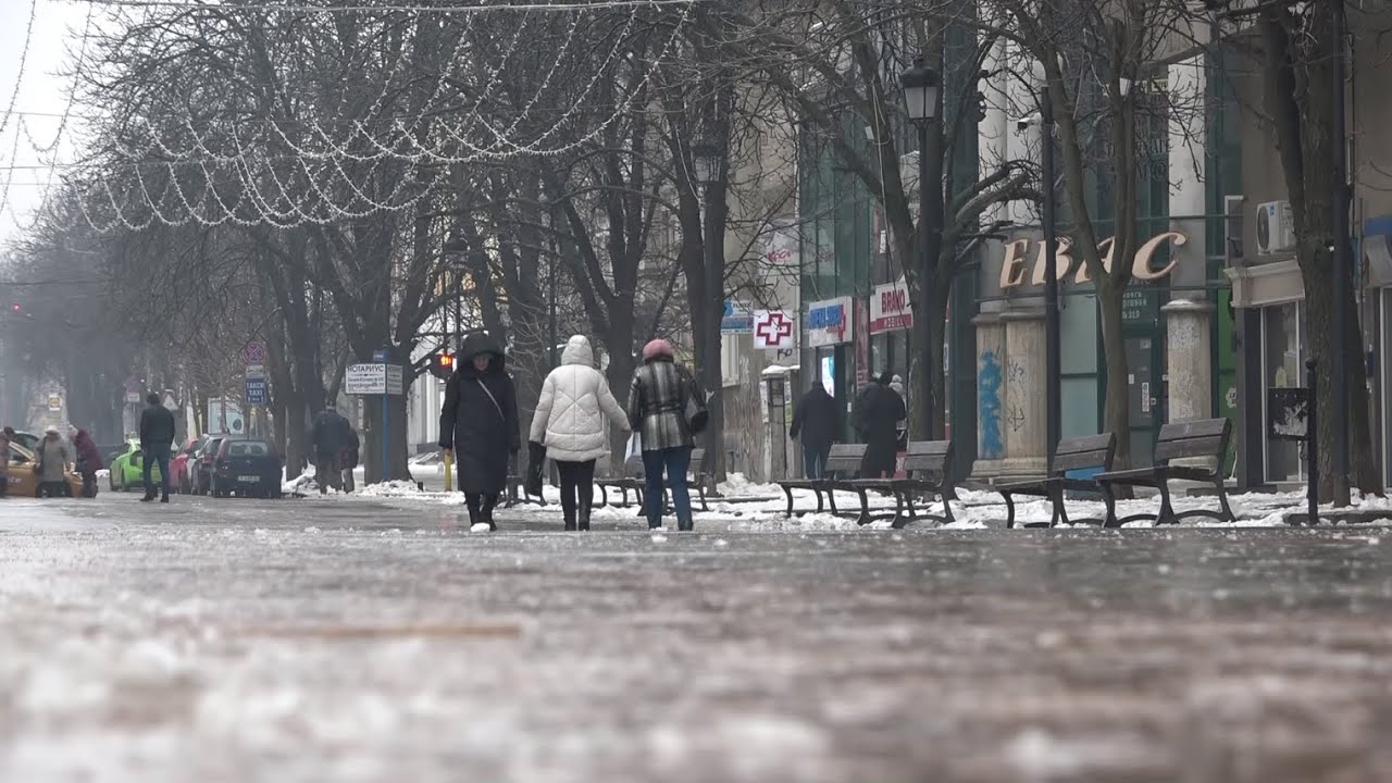Десетки русенци си счупиха крайници по заледените улици в града