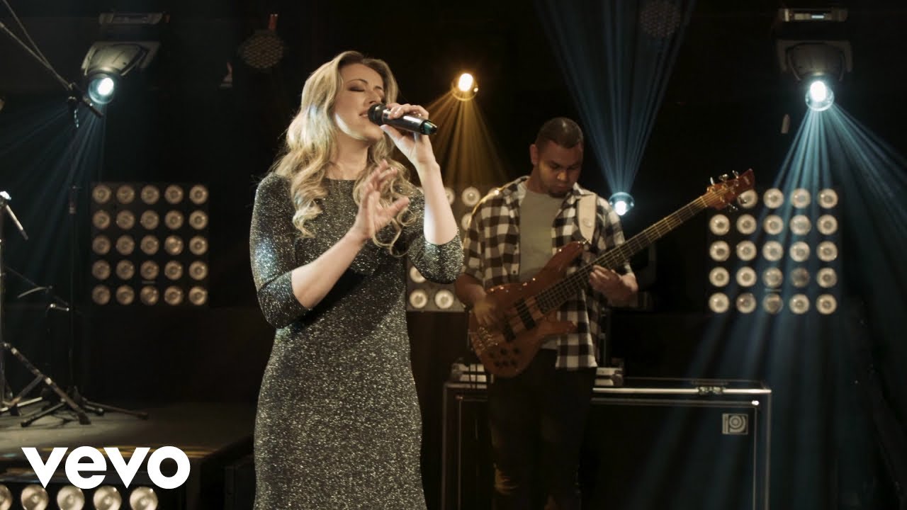 Adriana Arydes - Deus Está No Controle