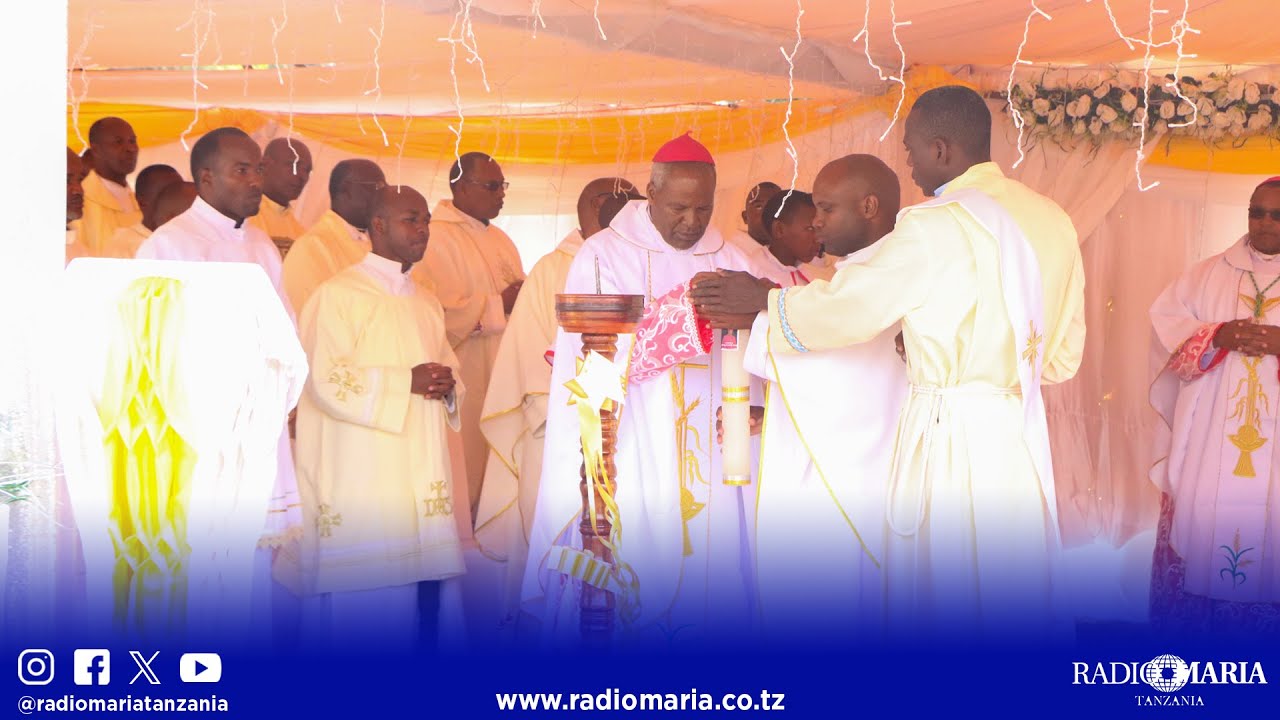 Askofu Pisa awasha Mshumaa wa Jubilei ya Miaka 25 ya Upadre Parokiani Kwao - Jimbo Katoliki Mbulu