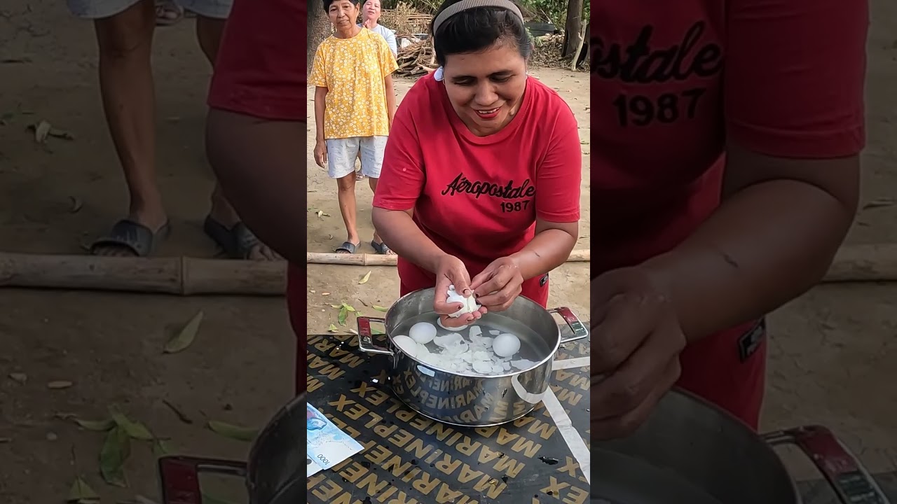 eating eggs race