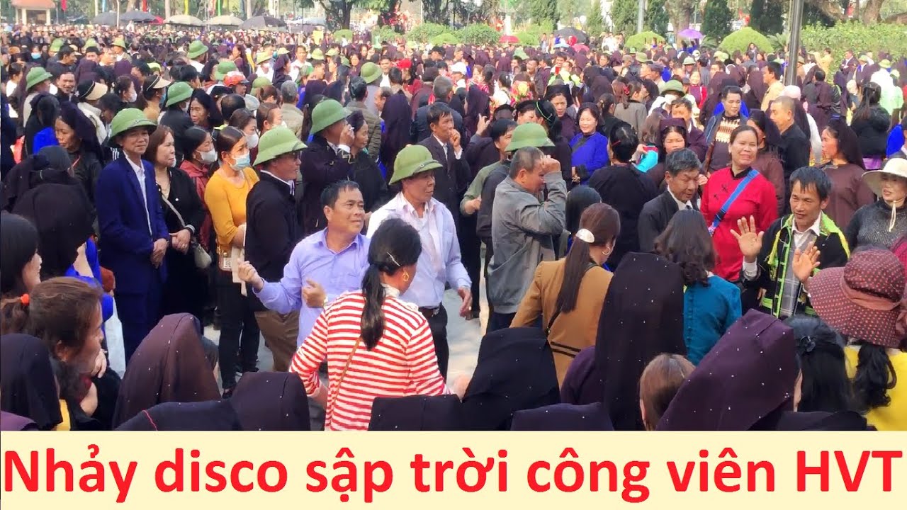 .Trai gái nhảy cực bốc hội xuân Kỳ Lừa
