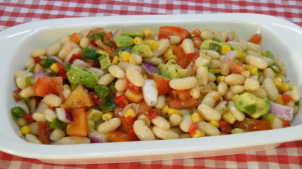 Receta fácil y rápida de ensalada de aguacate y alubias
