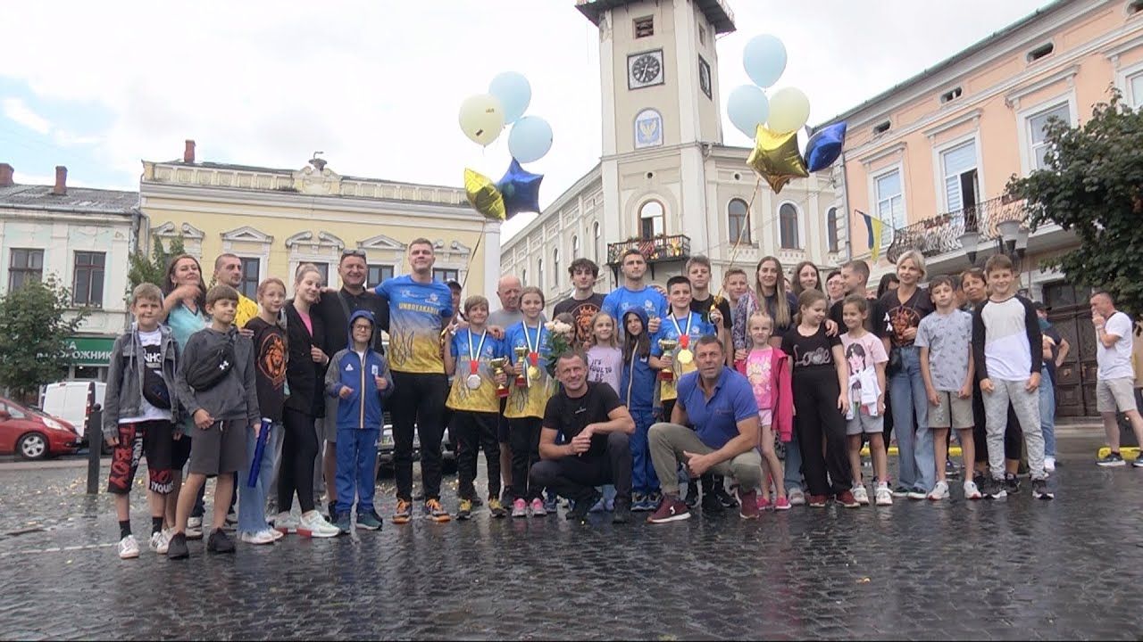 Коломияни перемогли на Чемпіонаті світу зі змішаних єдиноборств ММА: як зустрічали переможців вдома