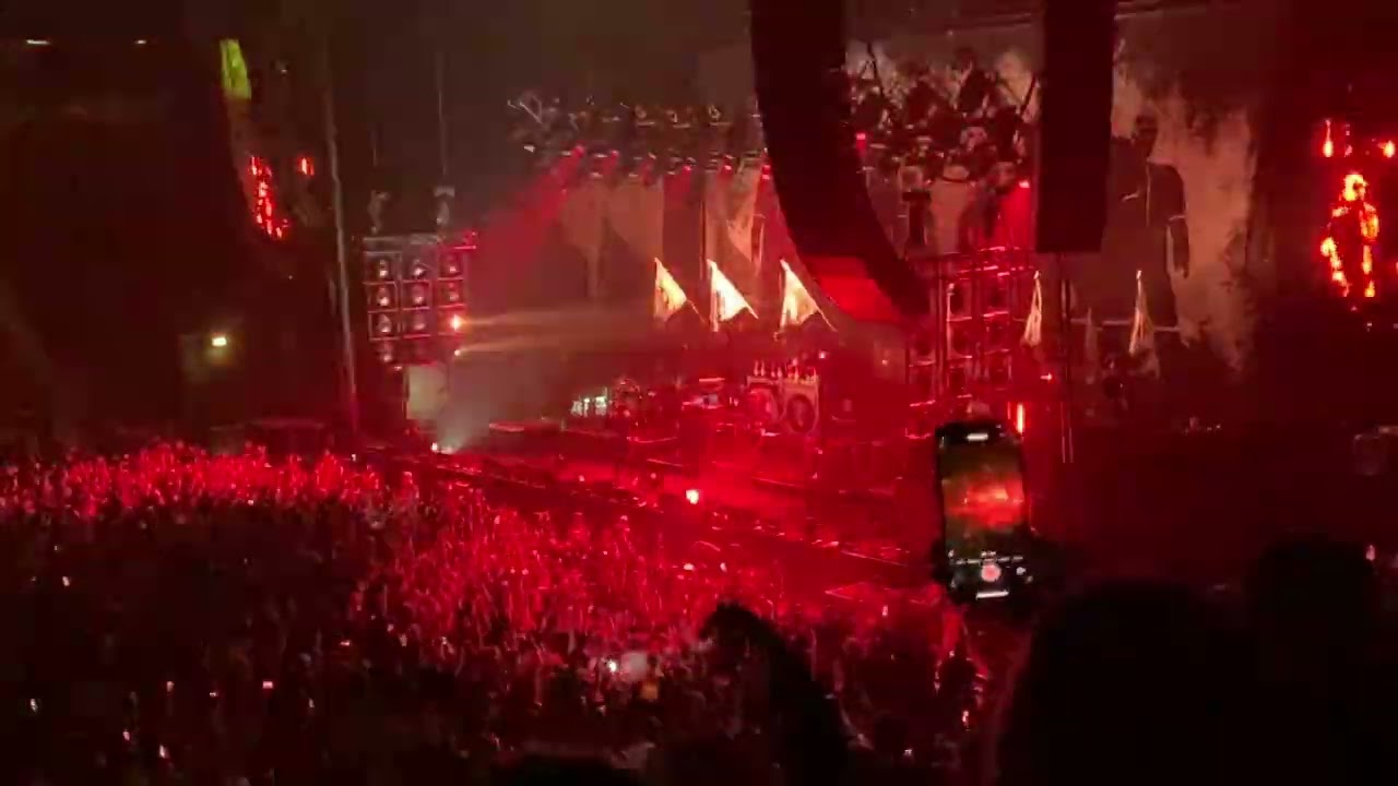 The Prodigy - Breathe / Omen (Live at Manchester Arena)