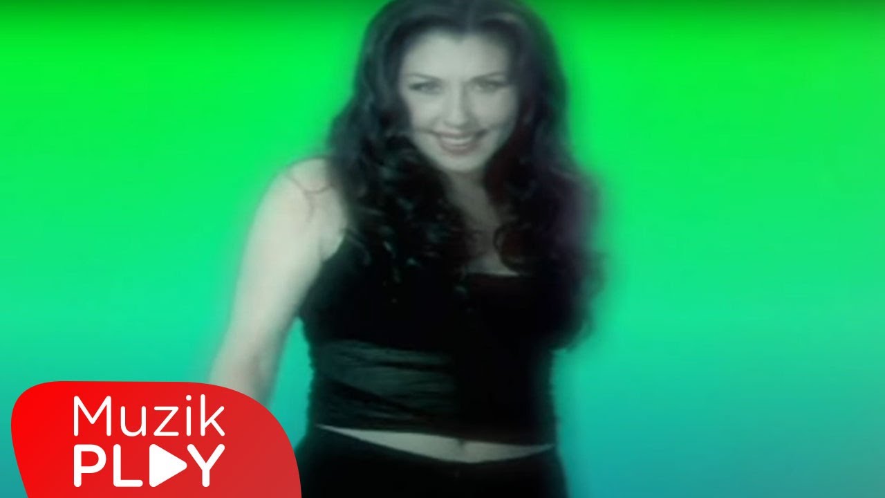 Nilüfer - Dünya Dönüyor (Official Video)