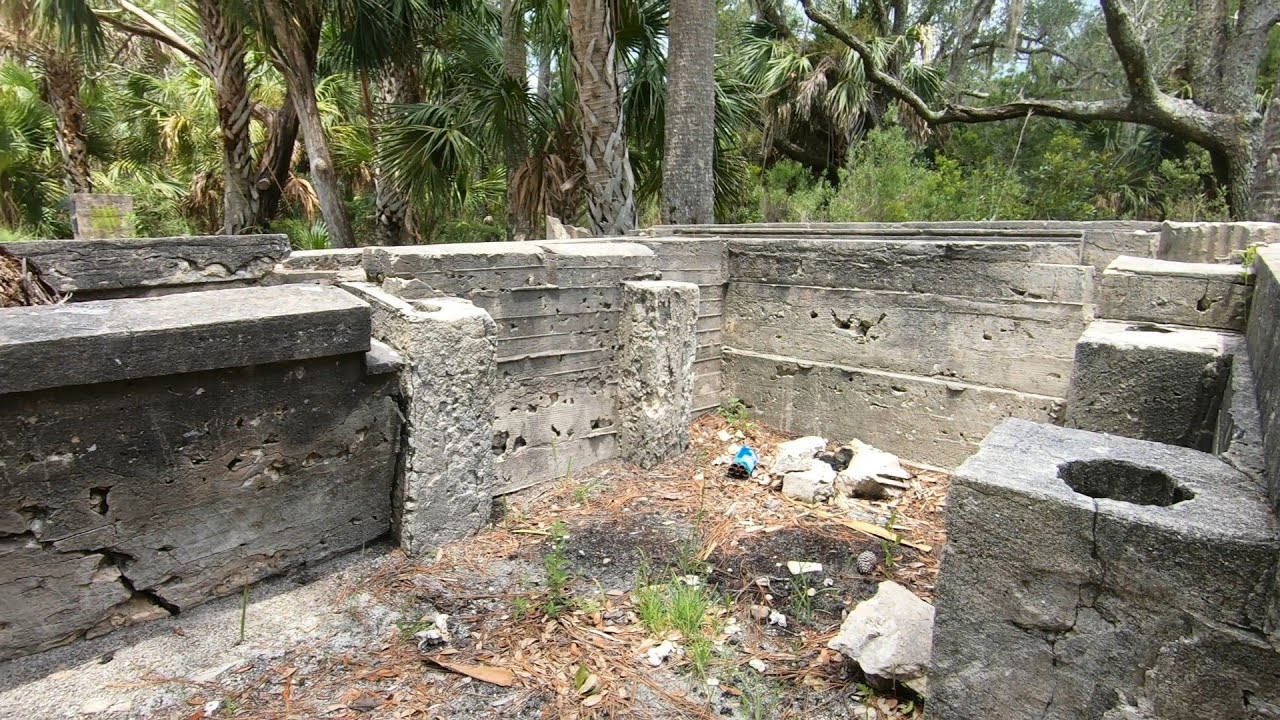 1920s Hotel Ruins On A Lonely Beach