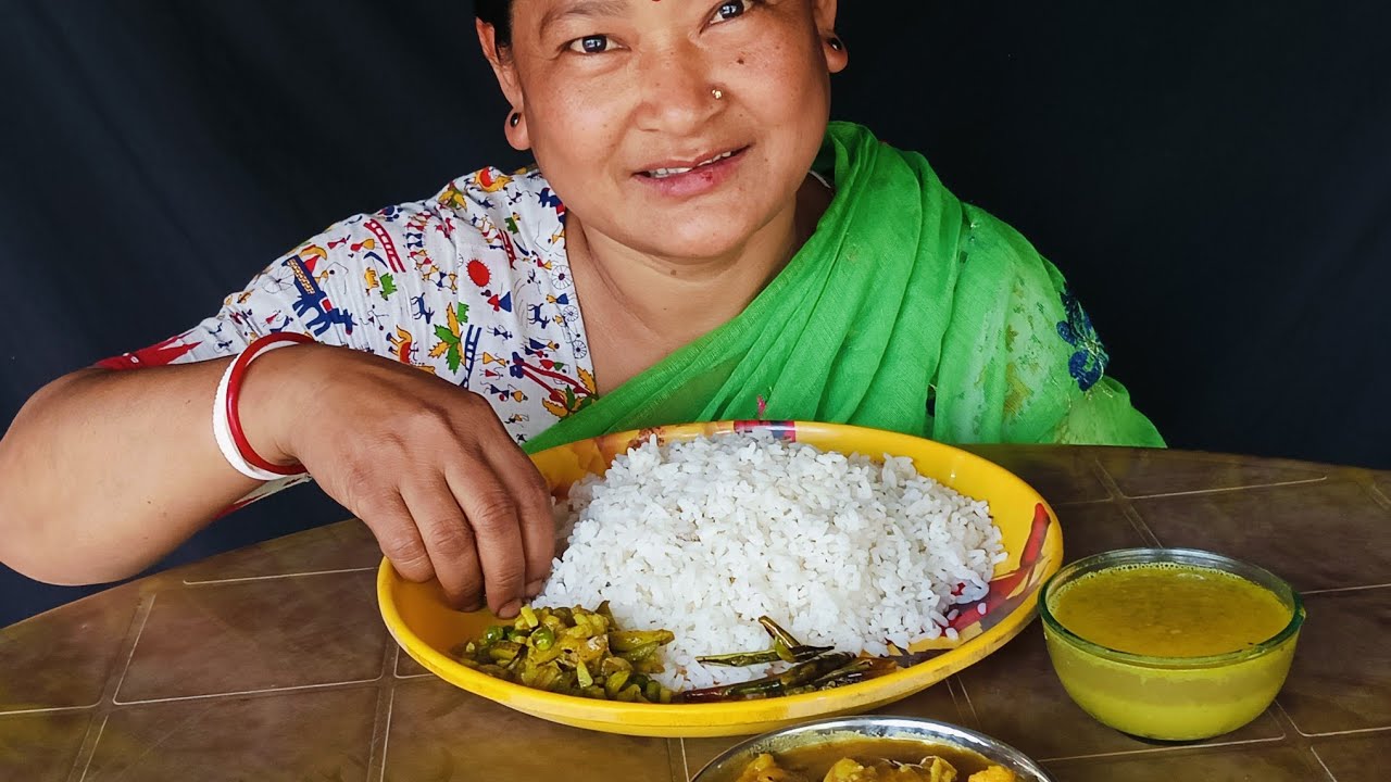 ভাত মটরশুটি আলু ভাজা, ডাল ফুলকপি ডালের বড়ি  তরকারি
