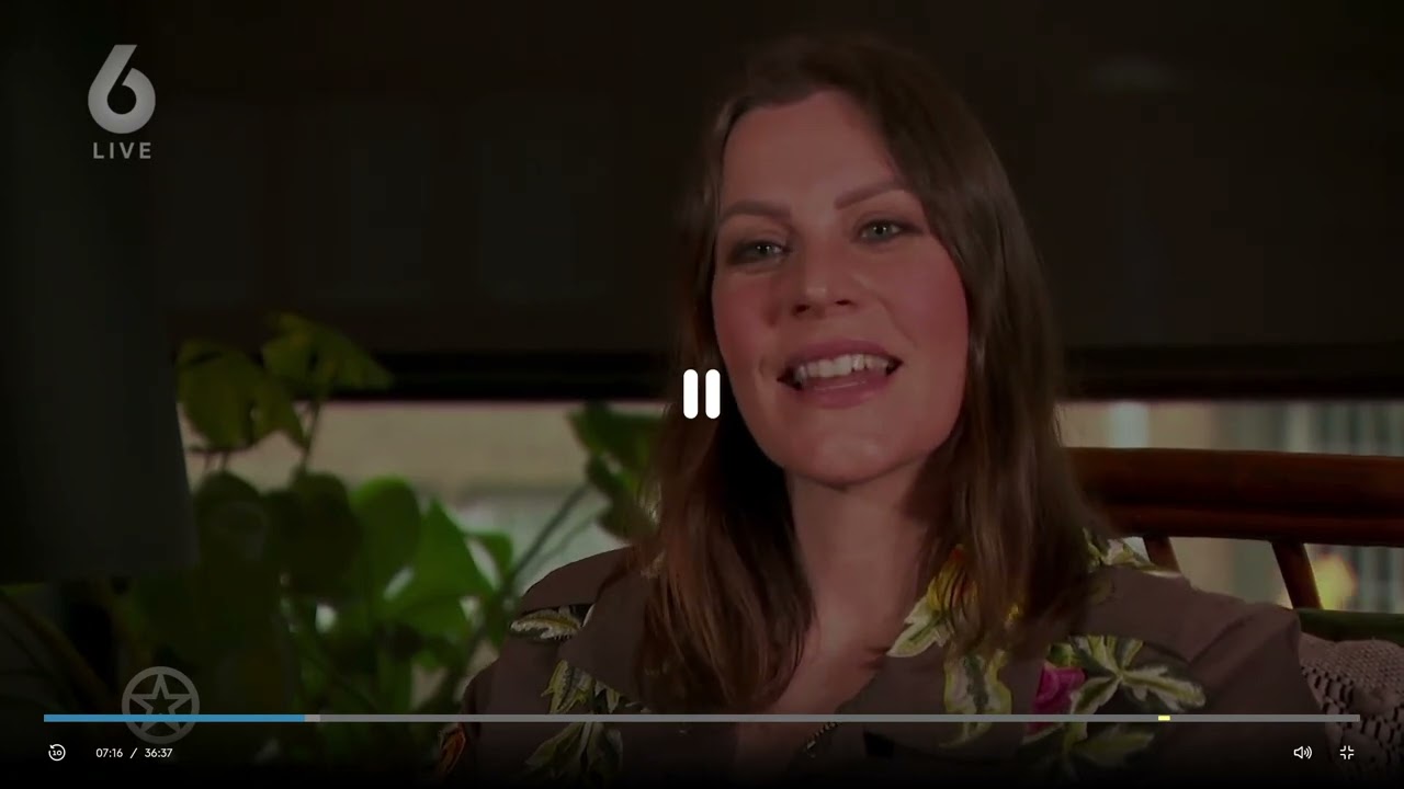 Floor Jansen pregnant Shownieuws (eng subs)