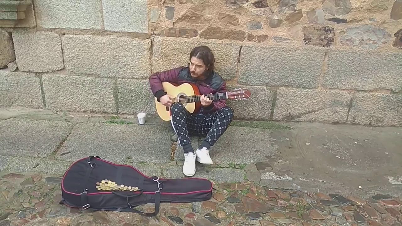 JOSÉ JOAQUÍN SAAVEDRA en la Ciudad Medieval de Cáceres.