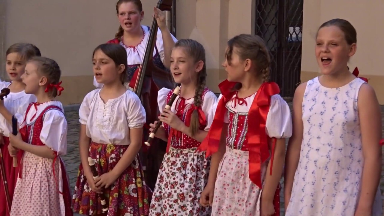 Lidová muzika OSMINKA z Prahy, část 2 / LIBEŇSKÉ JARO MLADÝCH 2019, Praha