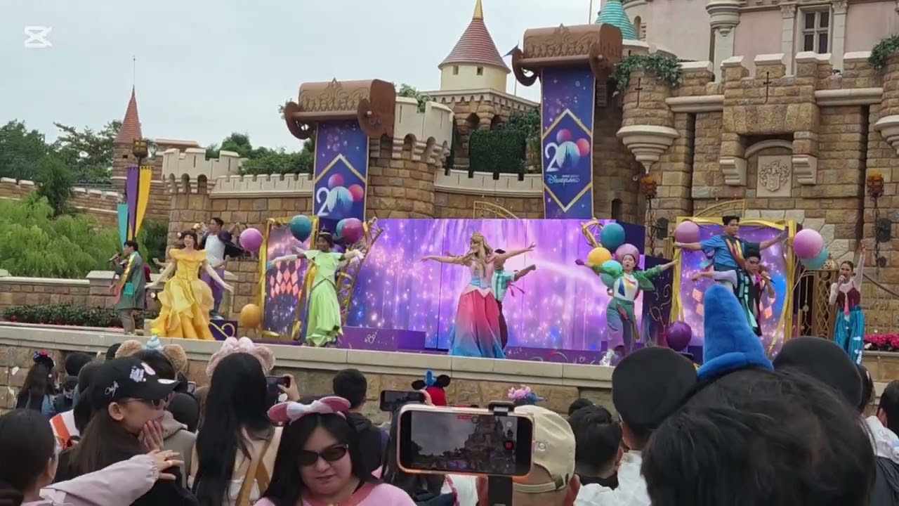 Disney Characters live show Hongkong Disneyland