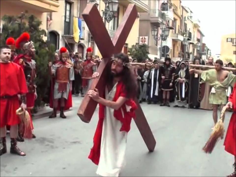 GIOVANI SETTIMANA SANTA DI CIANCIANA VIA CRUCIS