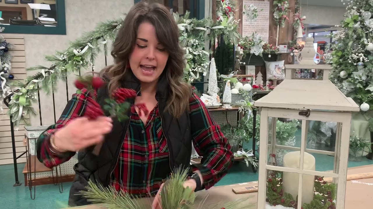 Decorate your Lanterns for Christmas with Anna from Dee’s.