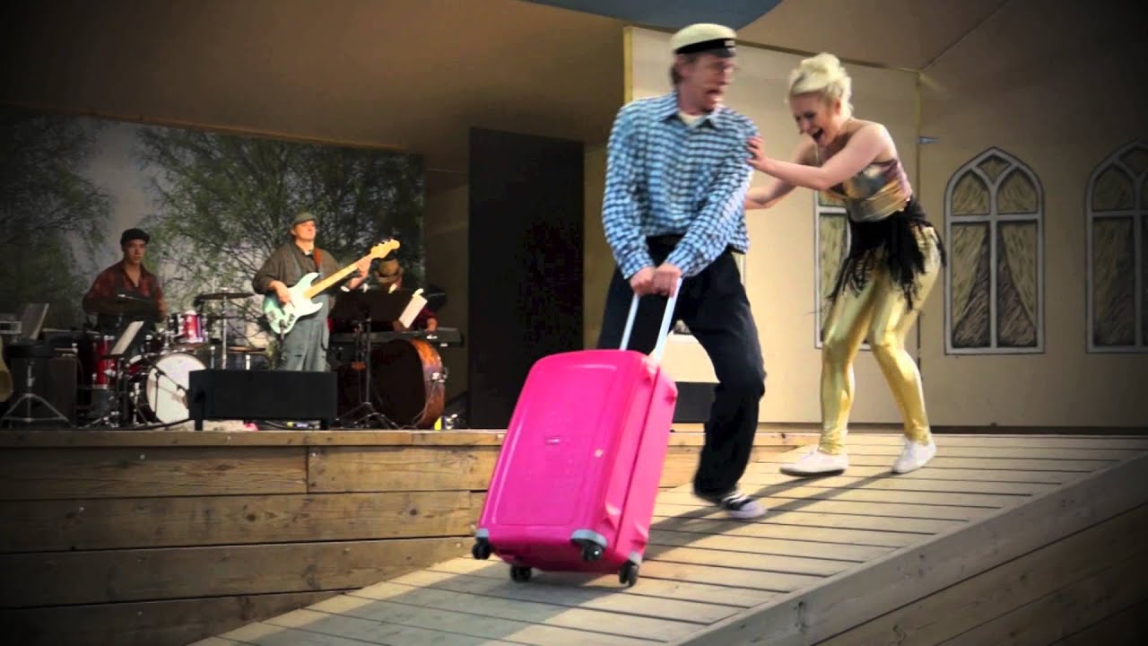 Tunnelmapaloja Kesäillan valssi -musiikkinäytelmästä 2014