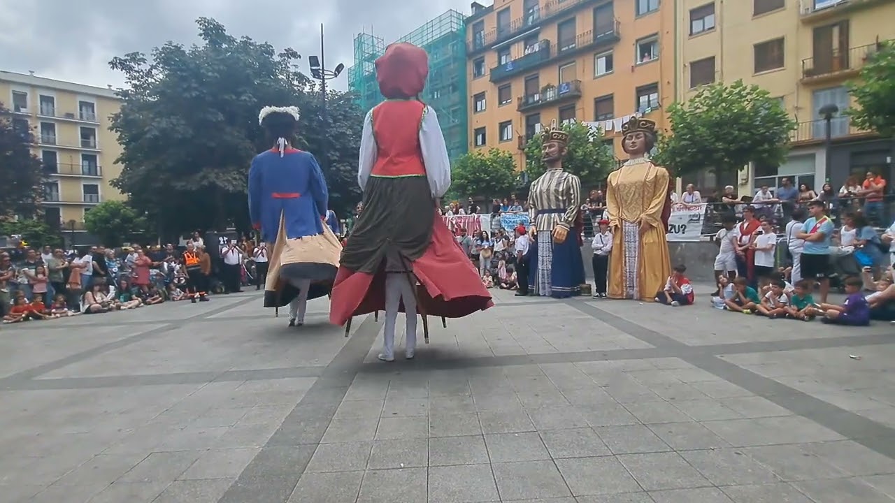 Vals de los Gigantes de Lezo en la GIGANTADA de Fiestas de Trintxerpe | 14 de julio de 2024