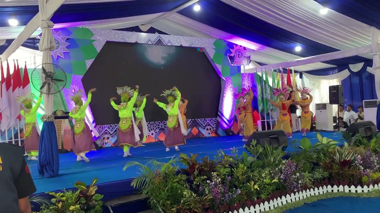 PENAMPILAN TARI SD MUHAMMADIYAH LAMONGAN DALAM PEMBUKAAN MUSYDA KE 12 MUHAMMADIYAH LAMONGAN