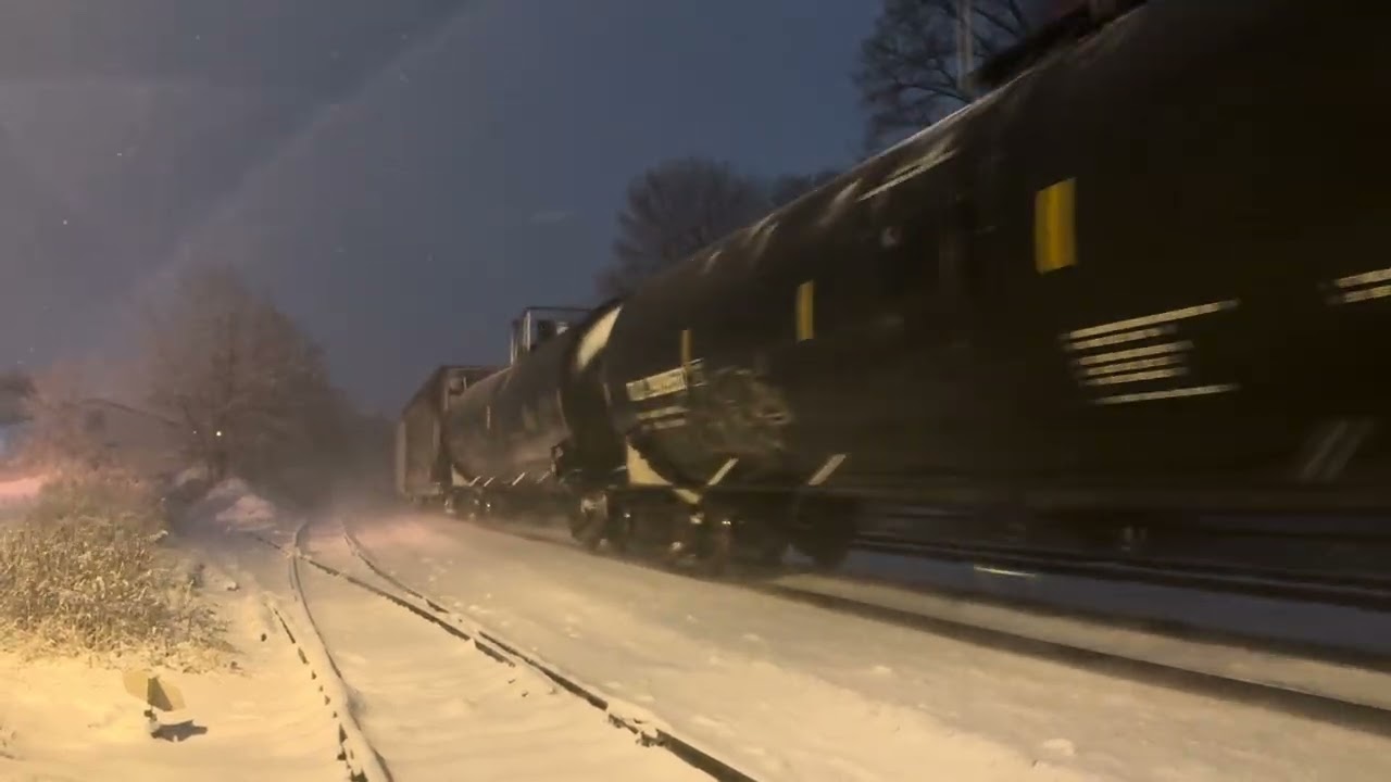 NS 4625 AC44C6M leads NS 10K with a friendly crew at Piscataway 